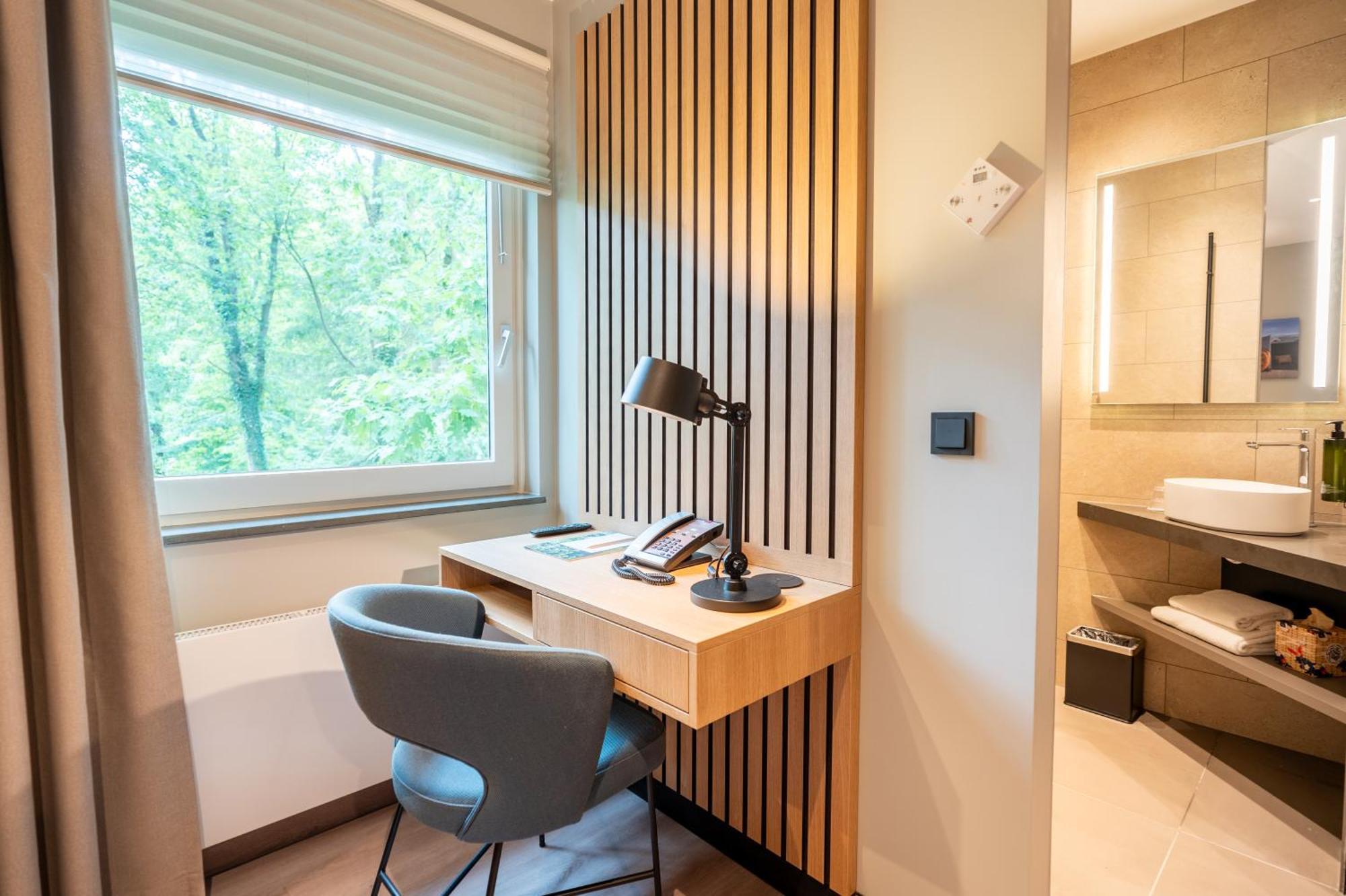 Hotel Kontakt Der Kontinenten Soesterberg Esterno foto